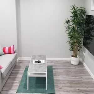  Holiday home Luxurious 2 Bedroom Basement