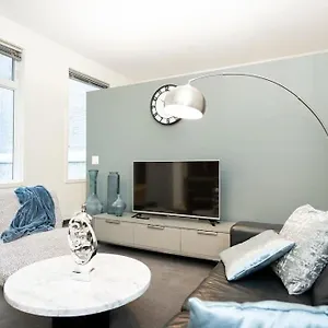  Holiday home Premium 2bd Loft Dt Heated Parking Rooftop Patio Bbq Gym Coffee